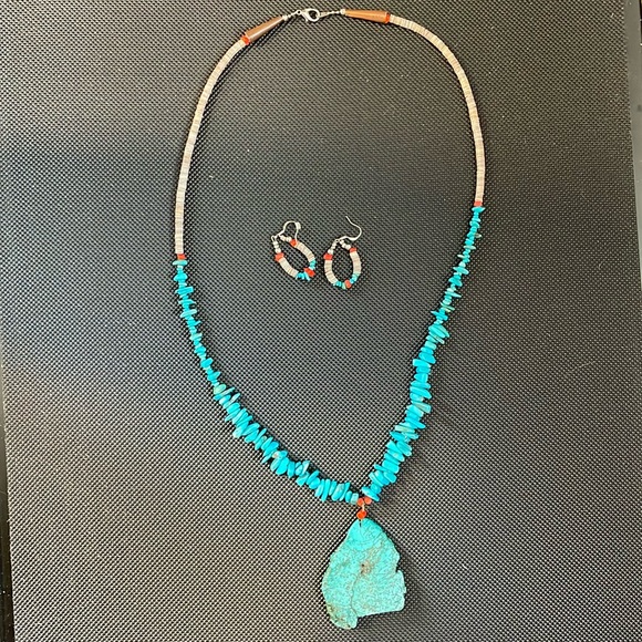 Turquoise necklace and earring set - Picture 1 of 4